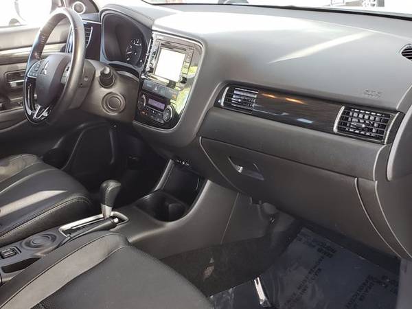 2016 Mitsubishi Outlander SE SKU: GZ033098 SUV - - by for sale in Arlington, TX – photo 23