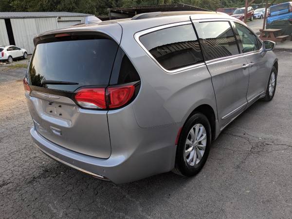 2017 Chrysler Pacifica Touring-L FWD for sale in Darington, PA – photo 4