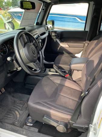 2014 Jeep Wrangler Unlimited, Rubicon, 6-speed Manual for sale in Piercefield, NY – photo 9