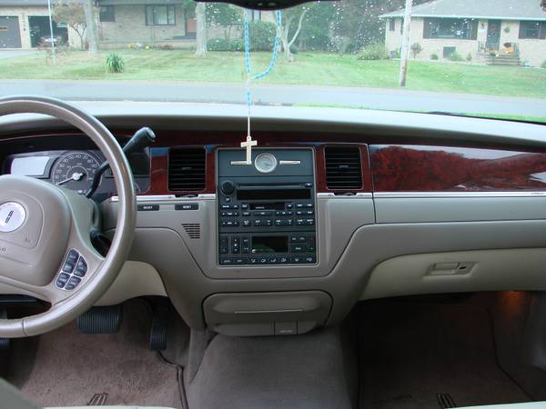 2003 Lincoln Town Car Executive for sale in Uniontown , OH – photo 7