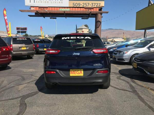 2014 Jeep Cherokee Sport 4dr SUV -ALL CREDIT WELCOME!! - cars &... for sale in Wenatchee, WA – photo 5