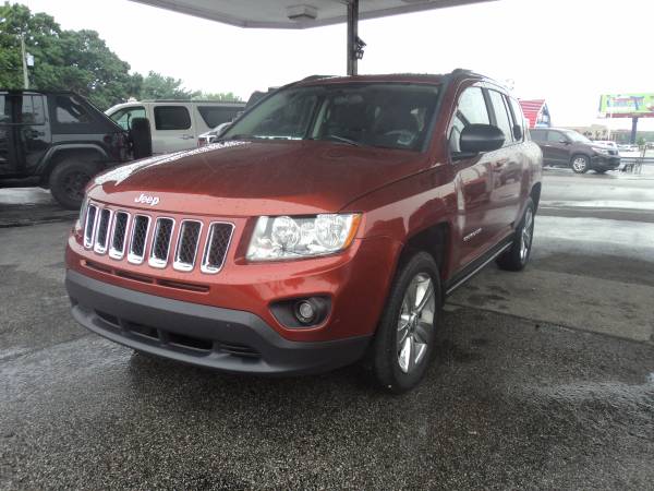 2012 JEEP COMPASS SPORT 2 4L I4 CVT 4X4 4-DOOR SUV LOW MILES - cars for sale in Indianapolis, IN – photo 2