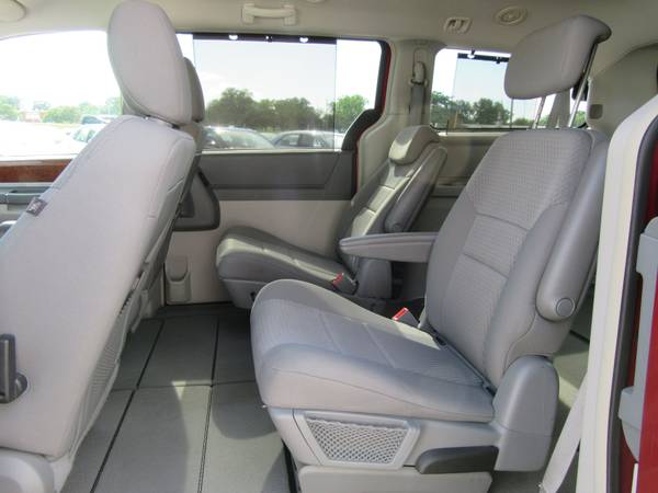 2009 Chrysler Town & Country Touring for sale in Waterloo, IA – photo 14