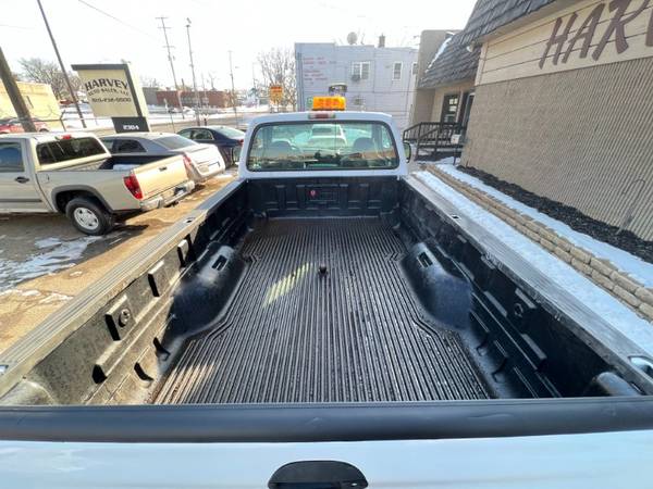 2002 Ford F-250 SD XLT 4WD - - by dealer - vehicle for sale in Flint, MI – photo 11