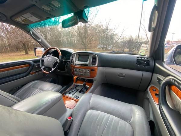 2004 Lexus LX 470: 4 Wheel Drive 3rd Row Seating SUNROOF for sale in Madison, WI – photo 13