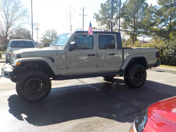 2020 Jeep Gladiator CREW CAB OVERLAND 4X4, ONE OWNER, LEATHER HEATED for sale in Virginia Beach, VA – photo 4