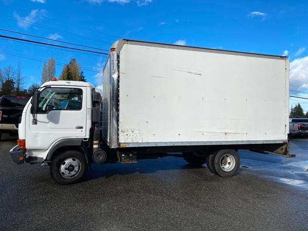 2007 Nissan ud1200 box truck diesel - cars & trucks - by dealer -... for sale in Lynnwood, OR – photo 4