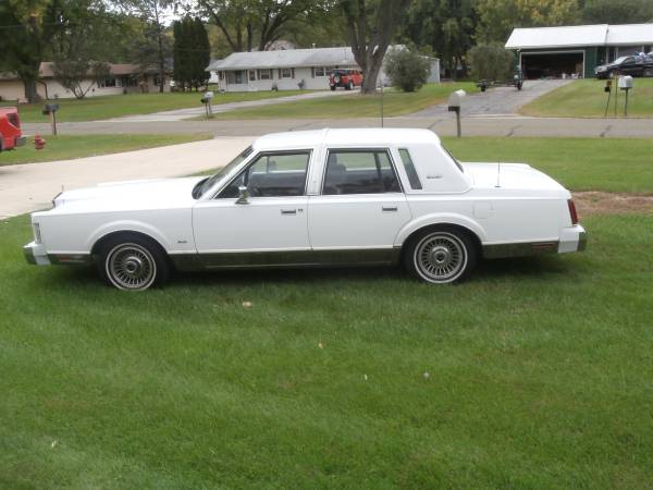 Lincoln Town Car 1986 for sale in Lodi, WI – photo 2