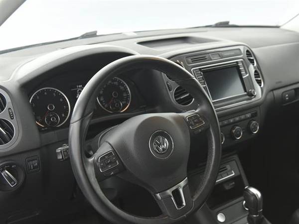 2017 VW Volkswagen Tiguan 2.0T S Sport Utility 4D suv Silver - FINANCE for sale in Memphis, TN – photo 2