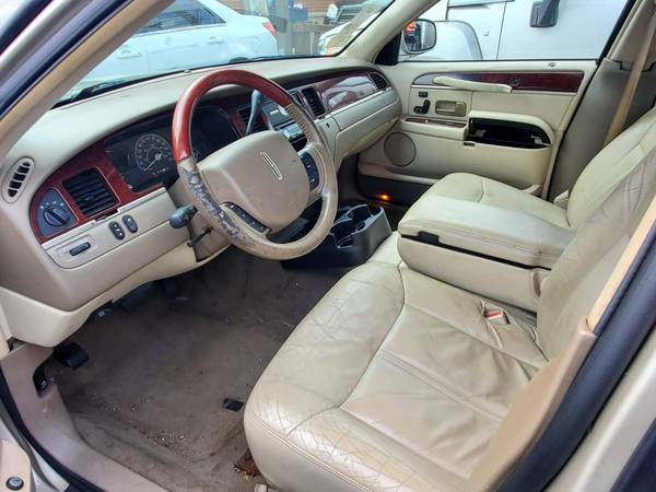 **2005 LINCOLN TOWN CAR!!** OBO!! for sale in Elmhurst, IL – photo 4