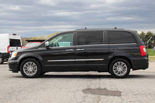 2016 CHRYSLER TOWN & COUNTRY TOURING L - - by dealer for sale in Middlebury, VT – photo 8