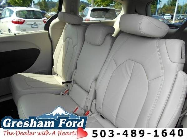 2017 Chrysler Pacifica Touring-L Minivan, Passenger for sale in Gresham, OR – photo 7