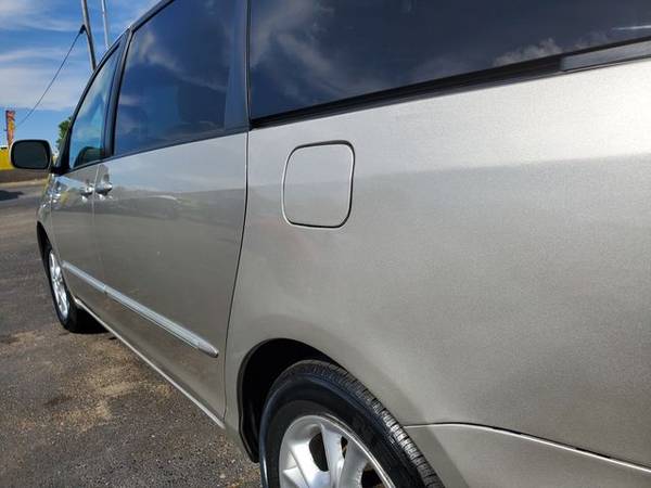 2004 Toyota Sienna FWD XLE Limited Minivan 4D Trades Welcome Financing for sale in Harrisonville, MO – photo 23
