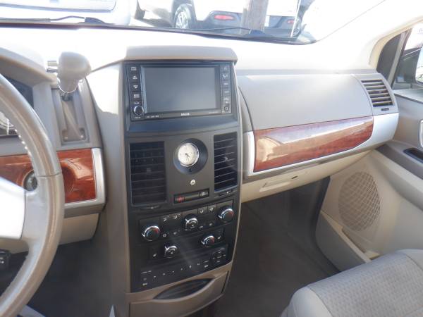 2008 Chrysler Town and Country Touring Gold for sale in Des Moines, IA – photo 10