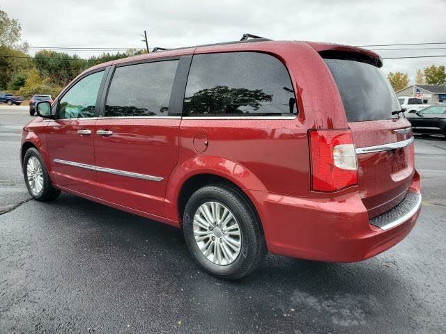 2014 Chrysler Town & Country Touring-L FWD for sale in Saint Louis, MI – photo 4