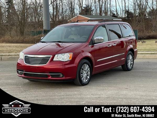 2013 Chrysler Town & Country Touring, Fully Loaded for sale in South River, NY – photo 12