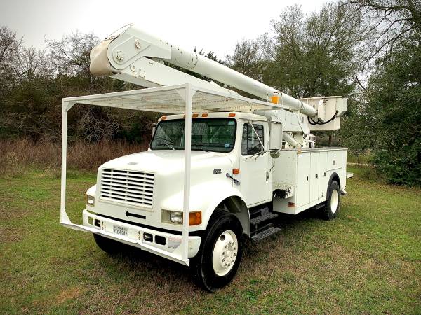 2000 International Bucket Truck for sale in Normangee, TX