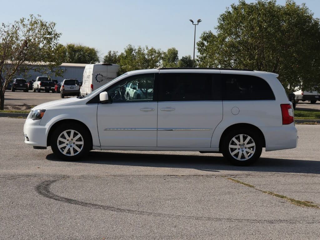 2016 Chrysler Town & Country Touring FWD for sale in Omaha, NE – photo 4