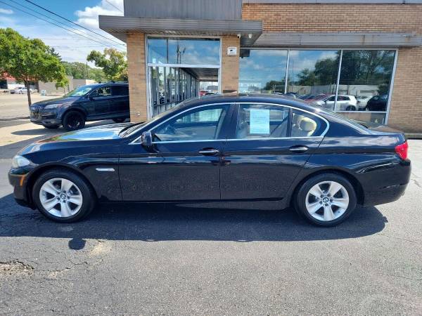 2013 BMW 5 Series 528i xDrive AWD 4dr Sedan - TEXT OR - cars & for sale in Grand Rapids, MI