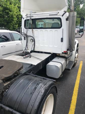 2004 Freightliner Single Axle Day Cab for sale in Chicago, IL – photo 4