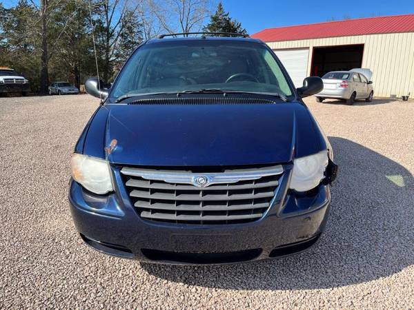 2006 Chrysler Town & Country Touring - - by dealer for sale in Savannah, TN – photo 4