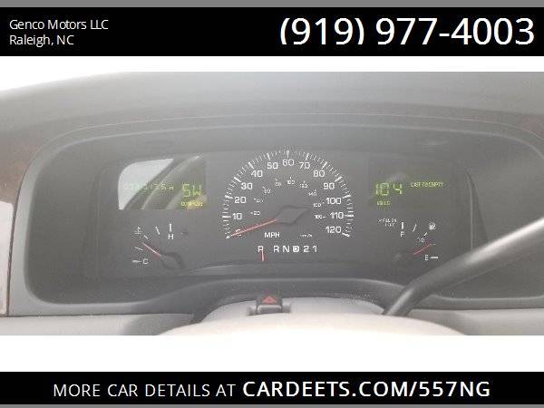 2001 LINCOLN TOWN CAR EXECUTIVE, Blue - - by dealer for sale in Raleigh, NC – photo 20
