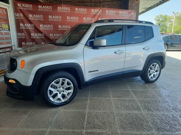 2015 Jeep Renegade Latitude low Miles - - by dealer for sale in Grand Prairie, TX – photo 3