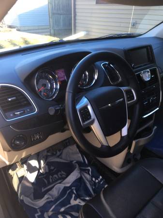 2015 Chrysler Town/Country Touring L for sale in Fort Madison, IA – photo 9
