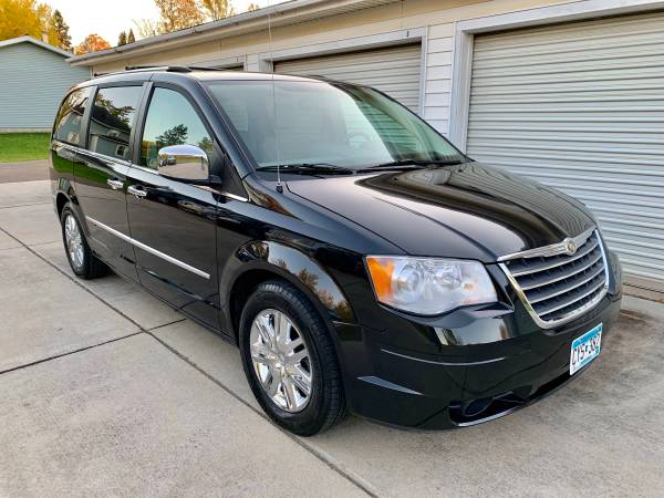 2008 Chrysler Town & Country Limited for sale in Hibbing, MN