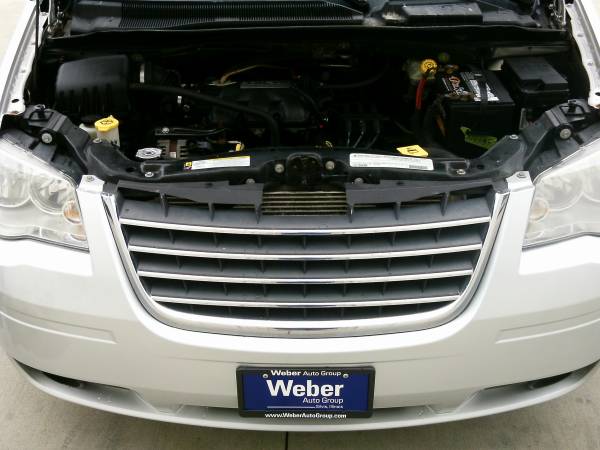 2010 Chrysler Town & Country-SEATS 7! VERY ROOMY! VERY RELIABLE! for sale in Silvis, IA – photo 23
