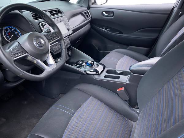 2018 Nissan LEAF SV Hatchback 4D hatchback White - FINANCE ONLINE -... for sale in Farmington, MI – photo 23