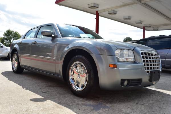 2006 CHRYSLER 300 TOURING 3.5L V6 WITH LEATHER AND SUNROOF for sale in Greensboro, NC – photo 6
