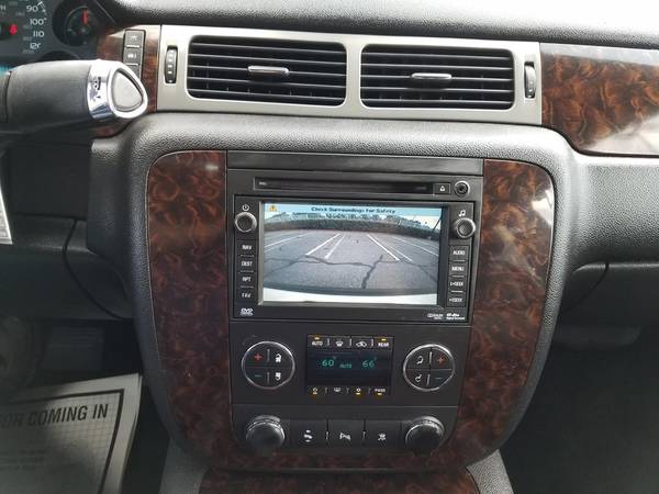 2010 GMC Yukon Denali 4WD w/Leather,Navigation,Back-up Cam,DVD,3rd Row for sale in Queens Village, NY – photo 18