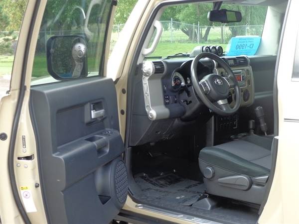 2012 Toyota FJ Cruiser (4X4, CARGO RACK, GRILL GUARD) for sale in Sioux Falls, SD – photo 10