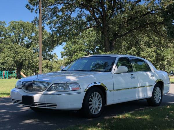 2005 LINCOLN TOWN CAR - - by dealer - vehicle for sale in Shakopee, MN – photo 4