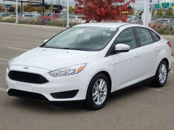 2016 Ford Focus sedan SE (Oxford White) GUARANTEED APPROVAL for sale in Sterling Heights, MI – photo 4