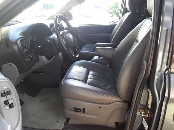 2006 Chrysler Town & Country Touring 114K Loaded Excellent Condition! for sale in astatula, FL – photo 3