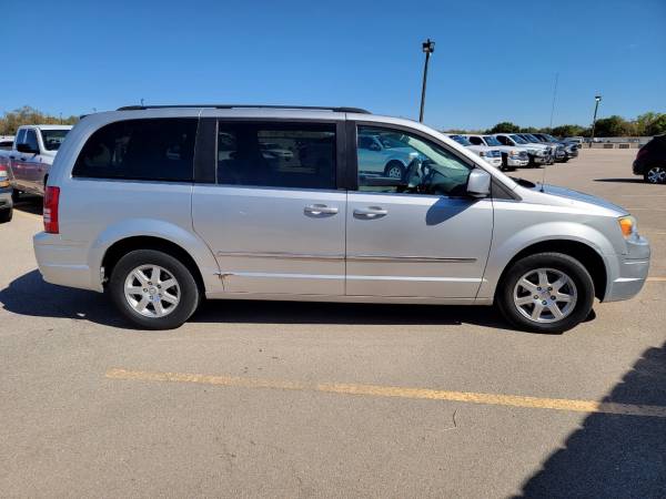 2010 Chrysler Town and Country - - by dealer - vehicle for sale in Wichita, KS – photo 2