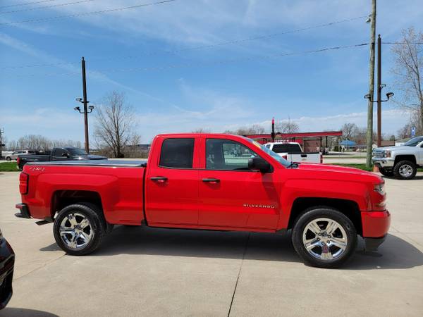 2018 CHEVY SILVERADO 1500 4x4 - - by dealer - vehicle for sale in Decatur, IN – photo 2