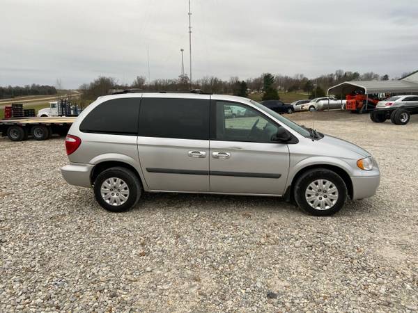 2007 Chrysler Town and Country van - cars & trucks - by dealer -... for sale in New Bloomfield, MO – photo 3