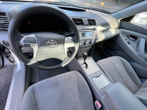 2010 Toyota Camry LE 166K, well maintaines clean inside and out for sale in Snellville, GA – photo 2