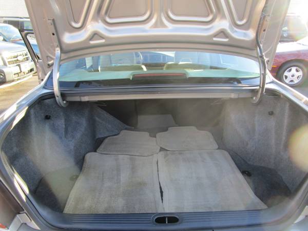 HARD TO FIND SUPER CLEAN 2001 BUICK LESABRE CUSTOM! LOW MILES FOR... for sale in Rockford, WI – photo 13