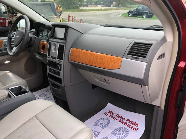 Clean! 2008 Chrysler Town & Country! Guaranteed Fiinance! for sale in Ortonville, MI – photo 21