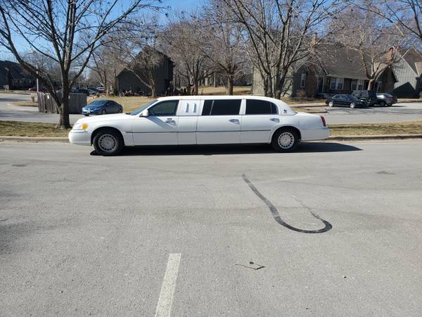 2001 Town car Limo 34000 miles for sale in Overland Park, KS