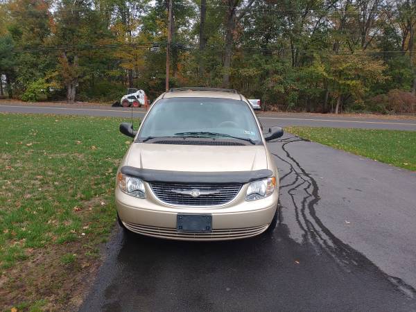01 Chrysler ex town country for sale in Somerville, NJ – photo 3