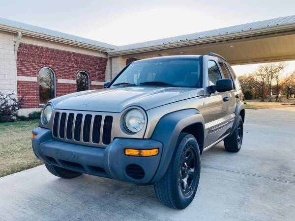 Jeep liberty 4 x 4 - cars & trucks - by owner - vehicle automotive... for sale in Kennedale, TX – photo 2