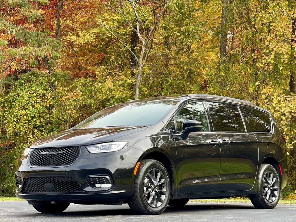 2021 Chrysler Pacifica Limited AWD for sale in Greensboro, NC – photo 3