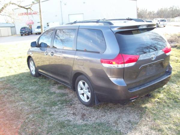 2011 Toyota Sienna LE 8-Pass V6 - - by dealer for sale in Springdale, AR – photo 22