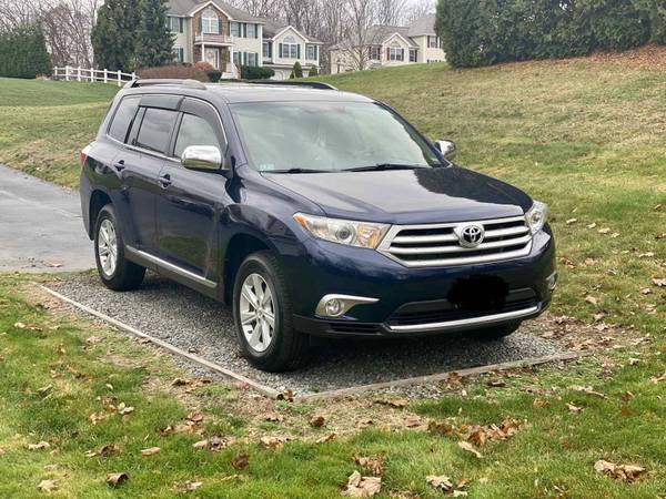 TOYOTA HIGHLANER 4WD SE 2012 - cars & trucks - by owner - vehicle... for sale in Tewksbury, MA