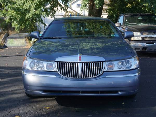 1999 Lincoln Town Car Signature - - by dealer for sale in Plymouth, MI – photo 2